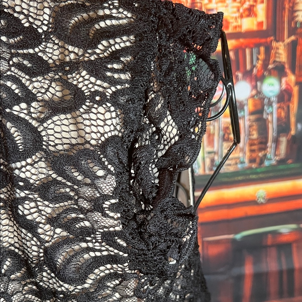 👚 Pretty on the Outside Ruffle Blouse — Black Lace — Sz M / J - Picture 6 of 9